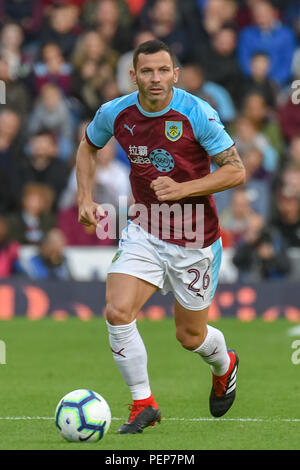 Burnley, Regno Unito. Il 16 agosto 2018. Il 16 agosto 2018, Turf Moor, Burnley, Inghilterra; UEFA Europa League qualifica Terzo Round Burnley v Istanbul Basaksehir, Phil Bardsley (26) di Burnley Foto Stock