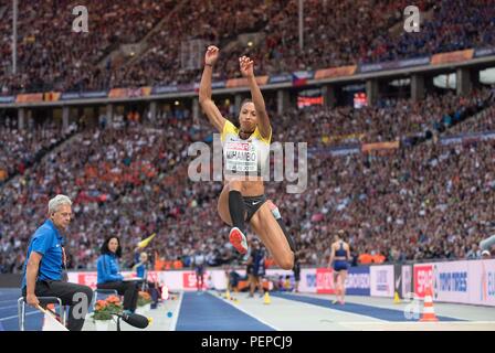 Berlino, Deutschland. 11 Ago, 2018. Vincitore Malaika MIHAMBO, in Germania, in primo luogo, l'azione. Finale di salto in lungo delle donne su 11.08.2018 Campionato Europeo di Atletica 2018 a Berlino/Germania Da 06.08. - 12.08.2018. | Utilizzo di credito in tutto il mondo: dpa/Alamy Live News Foto Stock