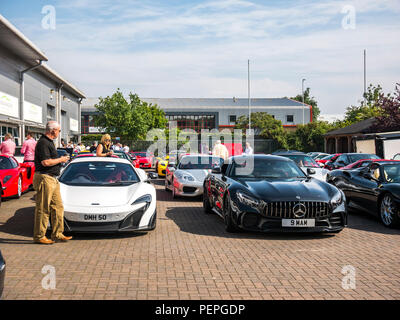 Car meeting a Simon Furlonger automobili, Ashford, Kent Foto Stock