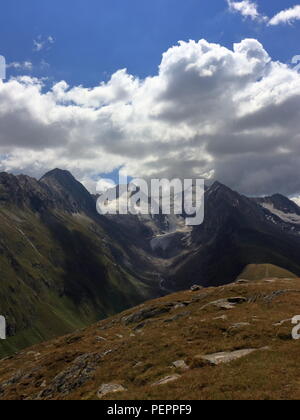 Alte montagne con ghiacciai nei pressi di Obergurgl, Oetztal in Tirolo, Austria. Foto Stock