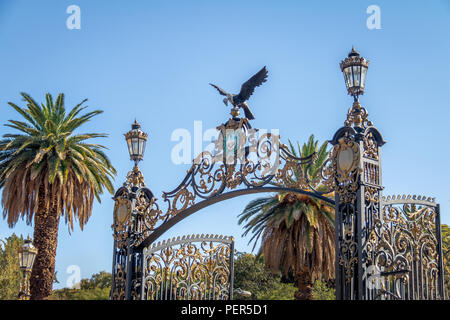 I cancelli del parco (Portones del Parque) a San Martin generale Park - Mendoza, Argentina Foto Stock
