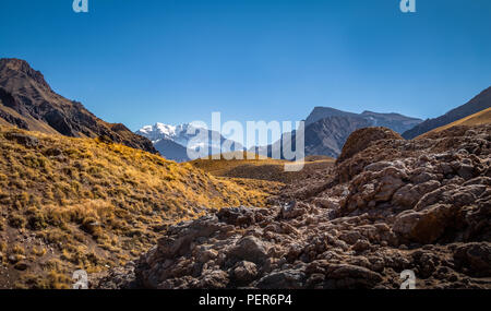 Aconcagua parete sud vista dal Parco Aconcagua nella Cordillera de Los Andes - Provincia di Mendoza, Argentina Foto Stock