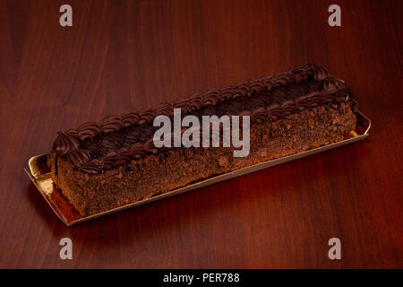 Gustosa torta al tartufo su sfondo di legno Foto Stock