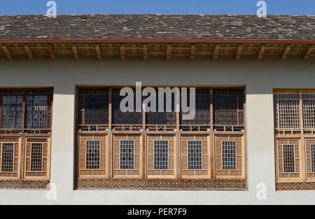 La facciata del XVIII secolo del palazzo di Sheki Khan, Azerbaigian Foto Stock