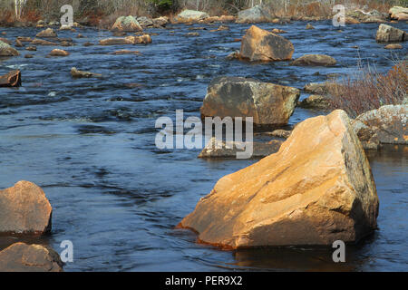 Travel Terranova, Rocky Brook lungo la Transcanada Highway in western Terranova. Foto Stock