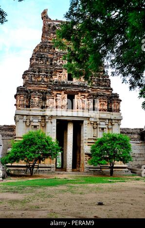 Gopuram intagliato, Ram tempio, Hampi, Karnataka, India Foto Stock