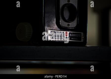 Vintage fotocamera su un ripiano Foto Stock