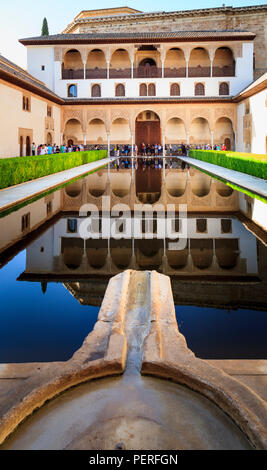 La Corte dei Mirti presso il palazzo di Alhambra di Granada Spagna Foto Stock