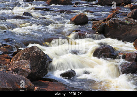 Travel Terranova, Rocky Brook lungo la Transcanada Highway in western Terranova. Foto Stock