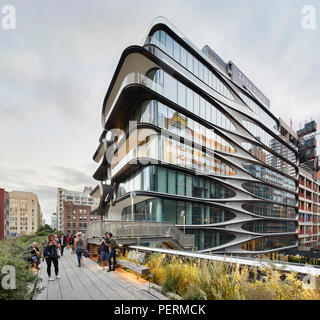 La facciata esterna con la vista della linea alta. 520 West 28th Street, New York City, Stati Uniti. Architetto: Zaha Hadid Architects, 2017. Foto Stock