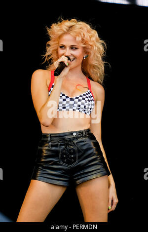 Pixie Lott gioca Brighton Pride, Preston Park sabato 4 agosto 2018 tenutasi a Preston Park, Brighton. Nella foto: Pixie Lott. Foto Stock