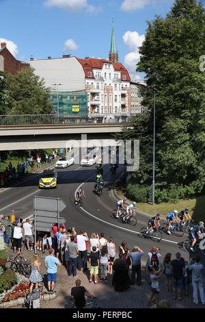 BYTOM AFFITTO, Polonia - 13 luglio 2016: ciclisti professionisti ride in peloton del Tour de Pologne gara ciclistica in Bytom Affitto, Polonia. TdP è parte del prestigioso UCI Foto Stock