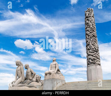 Parco delle Sculture di Vigeland, Oslo. Il monolito e altre sculture di scultore norvegese Gustav Vigeland, Vigelandsparken, Frognerpark, Oslo, Norvegia Foto Stock