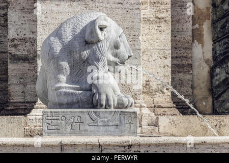 Fontana Romana con Foto Stock