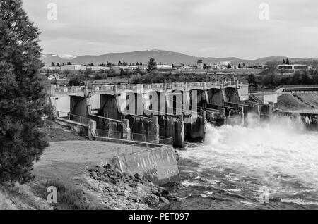 Upriver diga sul fiume Spokane. Spokane, Washington. Foto Stock