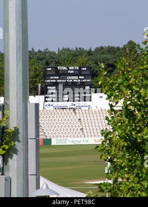 Quadro di valutazione alla ciotola Ageas (precedentemente noto come il Rose Bowl) nel West End, Southampton home di Hampshire Cricket Club e il luogo per l'Inghilterra corrispondenze della prova Foto Stock