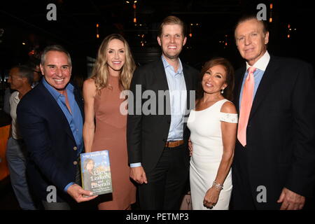 Eric Trump e la moglie Lara frequentare giudice Jeannine Pirro il libro firma in NYC dotate: valutazione, Lara Trump, Eric Trump, giudice Jeanine Pirro, Anthony dove: Manhattan, New York, Stati Uniti quando: 16 lug 2018 Credit: Rob ricco/WENN.com Foto Stock