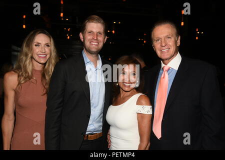 Eric Trump e la moglie Lara frequentare giudice Jeannine Pirro il libro firma in NYC dotate: Lara Trump, Eric Trump, giudice Jeanine Pirro. Anthony dove: Manhattan, New York, Stati Uniti quando: 16 lug 2018 Credit: Rob ricco/WENN.com Foto Stock