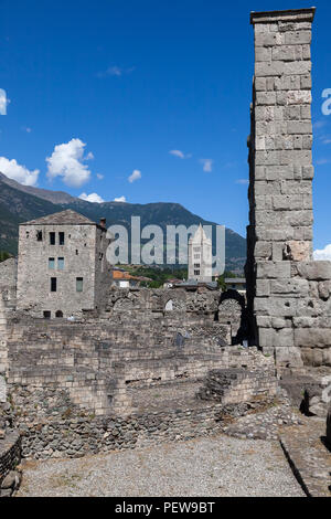 Ruderi del Teatro Romano di Aosta Italia Foto Stock