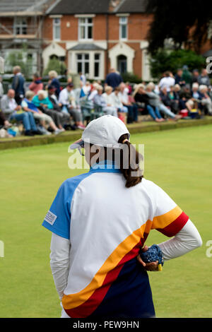 Vista posteriore di un giocatore a la nazionale femminile Lawn Bowls campionati, Leamington Spa, Regno Unito Foto Stock