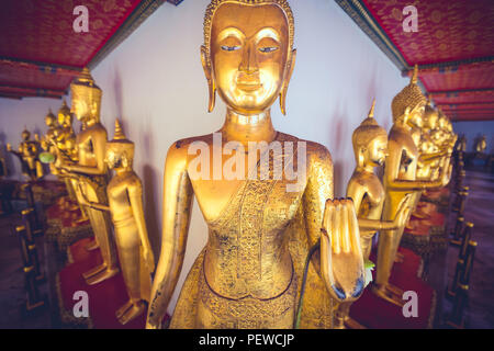 Magnifiche statue nel tempio in Thailandia , Asia Foto Stock