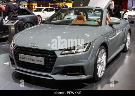 Bruxelles - Jan 12, 2016: Audi TT Roadster auto presentati presso il Bruxelles Motor Show. Foto Stock