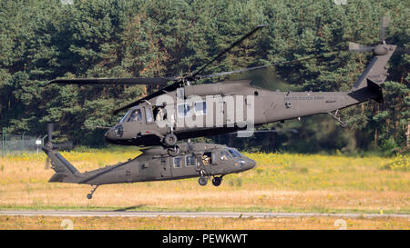 EINDHOVEN, Paesi Bassi - giu 22, 2018: Esercito degli Stati Uniti Sikorsky UH-60 Blackhawk elicotteri di trasporto in decollo. Foto Stock