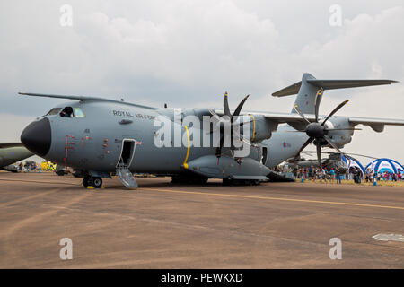 FAIRFORD, Regno Unito - Lug 13, 2018: Royal Air Force Airbus A400M militare il piano di trasporto sull'asfalto di RAF Fairford airbase. Foto Stock