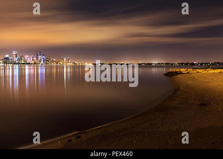 Notte lunga esposizione foto del fiume Swan a Perth Australia Occidentale Foto Stock