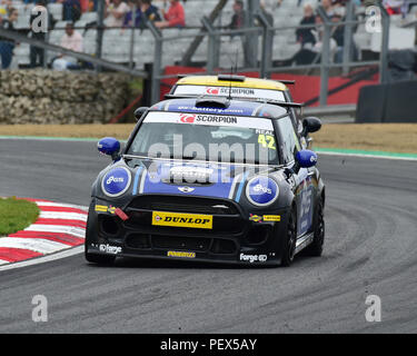 Henry Neal, Mini F56 JCW, Mini Sfida, DTM gara incontro, Deutsche Tourenwagen Masters, Circuito del Grand Prix, Brands Hatch, Kent, Inghilterra, XI XII UN Foto Stock