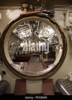 Vista interna del sommergibile Lembit, costruito per la Marina Militare estone nel 1937, ora esposto in Estone museo marittimo di Tallinn Foto Stock