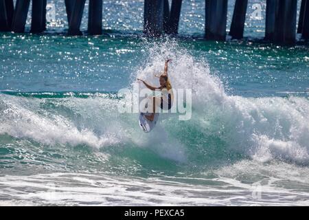 Stephanie Gilmore competere nel US Open di surf 2018 Foto Stock