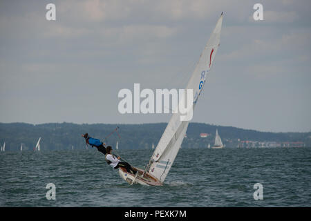 Barche a vela per partecipare a una regata corsa sul Starnberger See Foto Stock