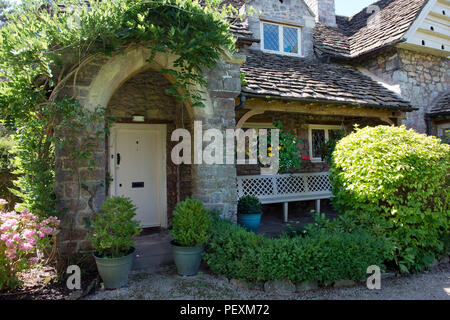 Blaise borgo, un gruppo di 9 cottages, grado 1 elencati in Henbury, Bristol, Regno Unito. Essi sono stati progettati da John Nash e costruito nel 1809 per i pensionati Foto Stock