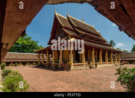 Il bel tempio Buddista Wat Si Saket con il suo chiostro, Vientiane, Laos Foto Stock