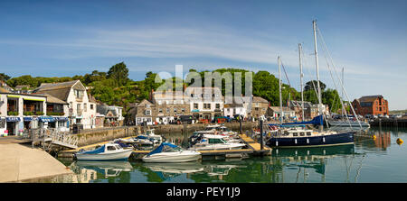 Regno Unito, Cornwall, Padstow, barche da diporto ormeggiata in porto interno, panoramica Foto Stock