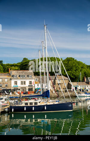 Regno Unito, Cornwall, Padstow, barche da diporto ormeggiata in porto interno Foto Stock