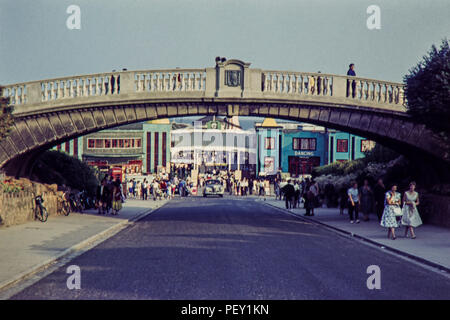 Il molo ponte Gap, Clacton-on-Sea, Essex immagine scattata negli anni cinquanta Foto Stock