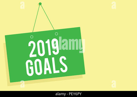 Parola di scrittura di testo 2019 Obiettivi. Il concetto di business per un piano per fare qualcosa di nuovo e migliore per il prossimo anno la scheda verde messaggio di parete communicatio Foto Stock