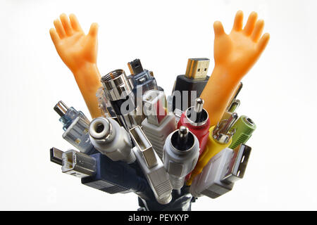 Montreal, Canada, 17 agosto 2018.Concetto di troppi fili su sfondo bianco.Credit:Mario Beauregard/Alamy Live News Foto Stock