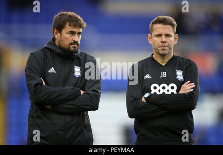 Birmingham City's assistant manager Pep Clotet (sinistra) e coach James Beattie (destra) prima di cielo scommessa match del campionato a Sant'Andrea trilioni di Trofeo Stadium, Birmingham. Foto Stock