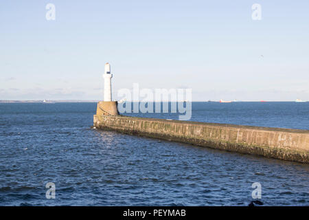 Aberdeen faro anteriore del cielo blu Foto Stock