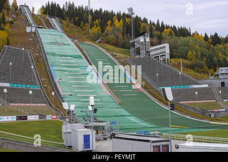 Lillehammer, Norvegia - 2016-10-09 : verde vuoto di salto con gli sci uso nel 1994 Olimpiadi invernali di Lillehammer, Norvegia Foto Stock