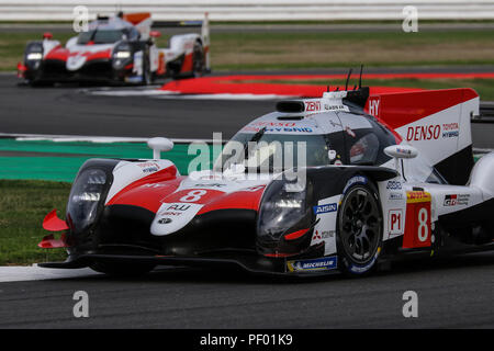 Silverstone, UK. Il 17 agosto 2018. Il #8 Toyota Gazoo Racing Toyota TS050 ibrido di Sebastien Buemi, Kazuki Nakajima e Fernando Alonso durante la pratica per il FIA World Endurance Championship 6 Ore di Silverstone, a Silverstone, UK Credit: James Hancock/Alamy Live News Foto Stock