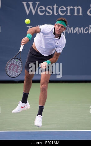 Ohio, Stati Uniti d'America. Agosto 17, 2018: Juan Martin Del Potro (ARG) sconfisse Nick Kyrgios (AUS) 7-6, 6-7, 6-2, all'occidentale e meridionale essendo aperto ha giocato al Lindner Family Tennis Center di Mason, Ohio. © Leslie Billman/Tennisclix/CSM Credito: Cal Sport Media/Alamy Live News Foto Stock