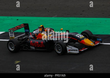 Silverstone, UK. Il 17 agosto 2018. Dan Ticktum, guidando la #27 Dallara Volkswagen della Motopark durante le qualificazioni per il campionato FIA di Formula 3 del campionato europeo sei round di Silverstone, UK Credit: James Hancock/Alamy Live News Foto Stock