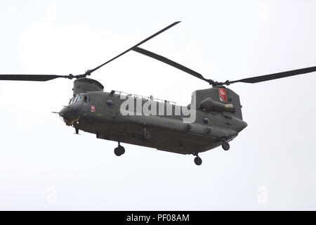 Biggin Hill,UK,xviii Agosto,2018,Biggin Hill Festival di volo commemora la RAF centenario dell'anno, il team di Biggin Hill team ha lanciato i prossimi cento anni di aviazione da ispirare i giovani locali per perseguire una carriera nel settore. La sua proposta di creare la London Aerospace & Technology College è stato inoltre presentato on-site durante il Festival del volo. Folle sono state trattate per visualizza dalle frecce rosse, Chinook HC6, Battle of Britain Memorial flight, spitfire X1, wing walkers e molti altri.Credit:Keith Larby/Alamy Live News Foto Stock