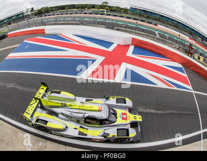 Circuito di Silverstone, UK. 18 Agosto, 2018. FIA World Endurance Championship; La ENSO CLM P101 Nismo LMP1 racing auto da Bykolles Racing Team (AUT) condotto da Oliver Webb (GBR) Dominik Kraihamer (AUT) e René legante (AUT) arriva al box passato la bandiera europea durante le qualifiche del FIA World Endurance Championship a Silverstone Credito: Azione Sport Plus/Alamy Live News Foto Stock