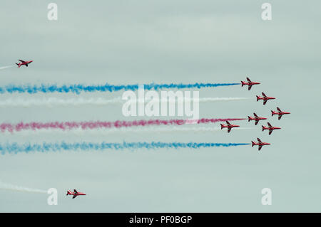 Le frecce rosse di eseguire a Eastbourne Airshow Airbourne Foto Stock