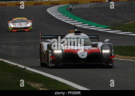 Il #8 Toyota Gazoo Racing Toyota TS050 ibrido di Sebastien Buemi, Kazuki Nakajima e Fernando Alonso durante le qualifiche per il FIA World Endurance Championship 6 Ore di Silverstone, a Silverstone, Regno Unito Foto Stock